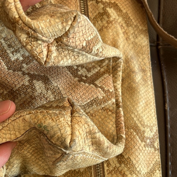 Maurizio Taiuti leather cross body bag. - Picture 6 of 6